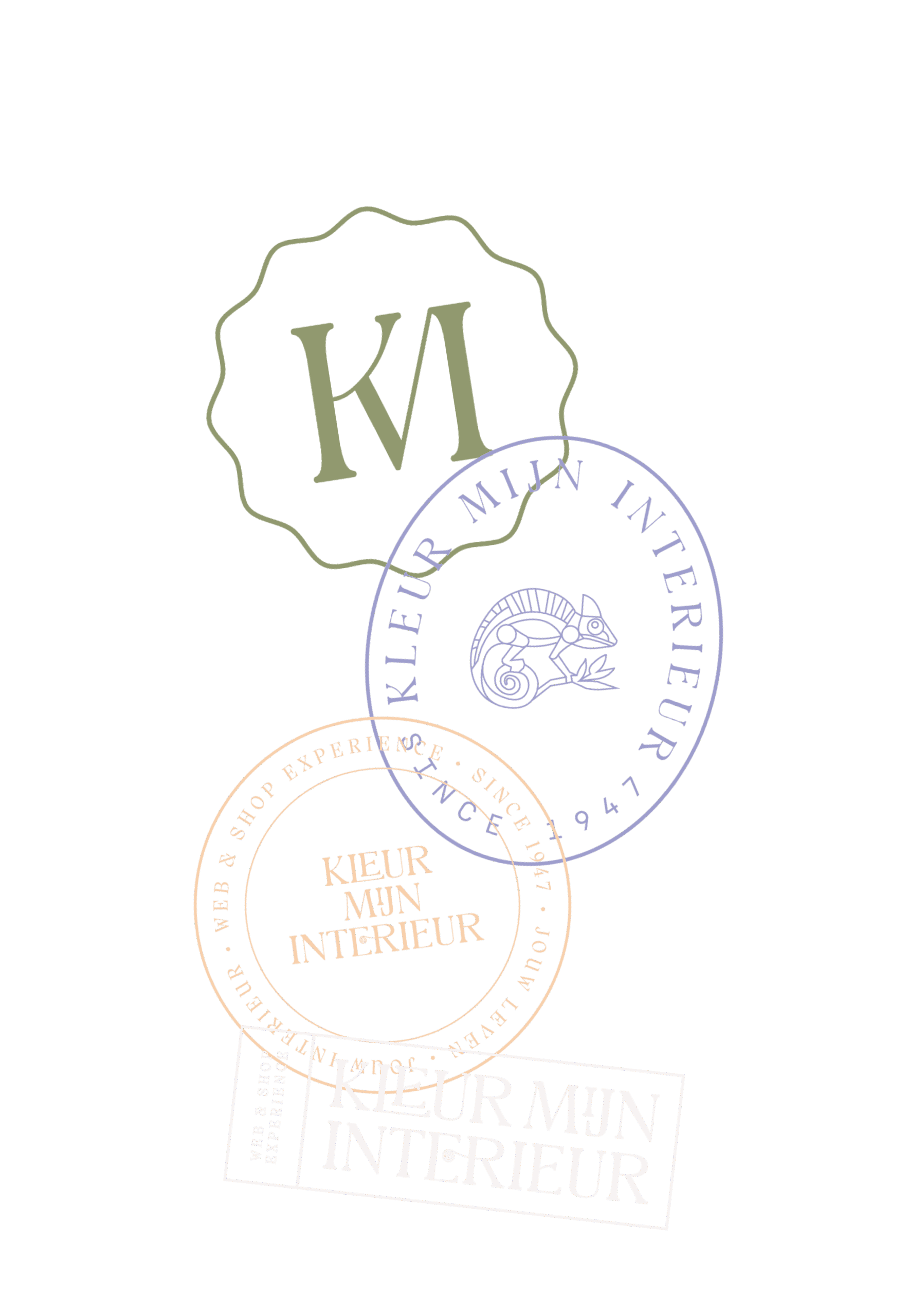 Overzicht van logovarianten van Kleur Mijn Interieur: monogram, rond stempel en woordmerk op donkerblauwgroen